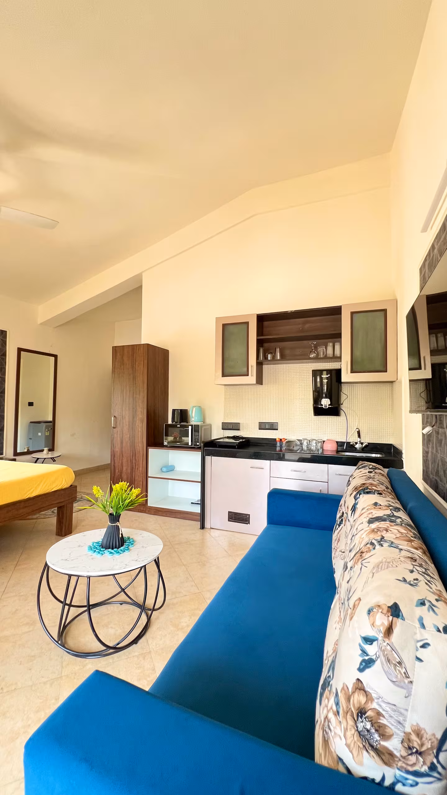 Studio Bright Side view 3